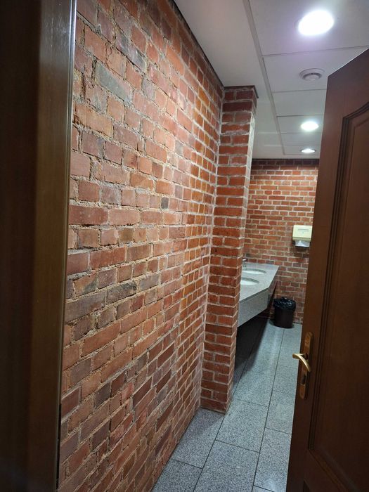 Biuro {~35,5 m2 } przy ul. Legnickiej obok Magnolii.