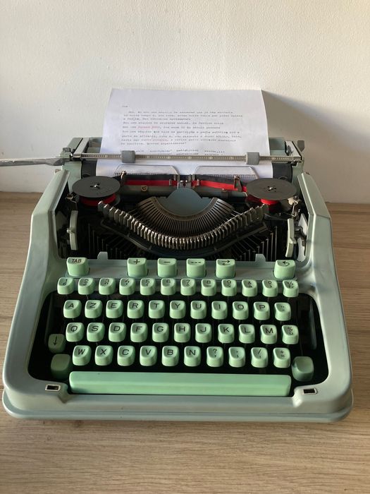 Máquina de escrever  *** Hermes 3000
