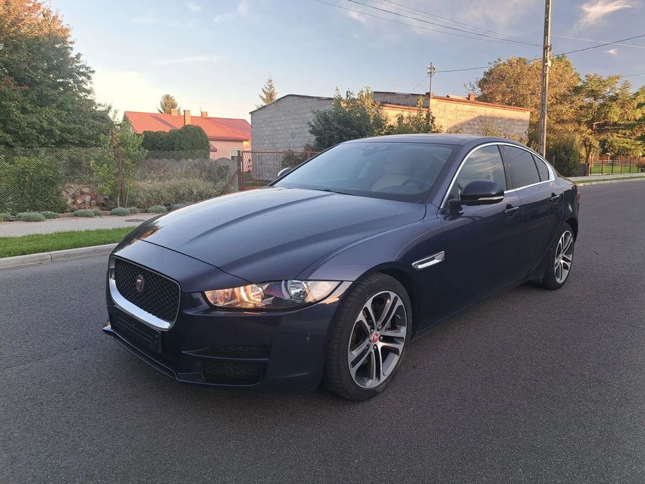 Jaguar XE 2.0 d 180km panorama nawi kamera
