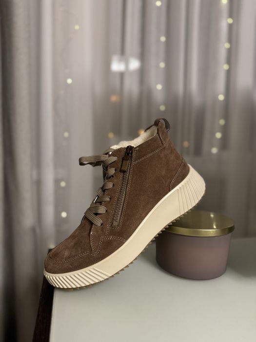 Світло-коричневі черевики в стилі ugg ara замшеві з хутром 41