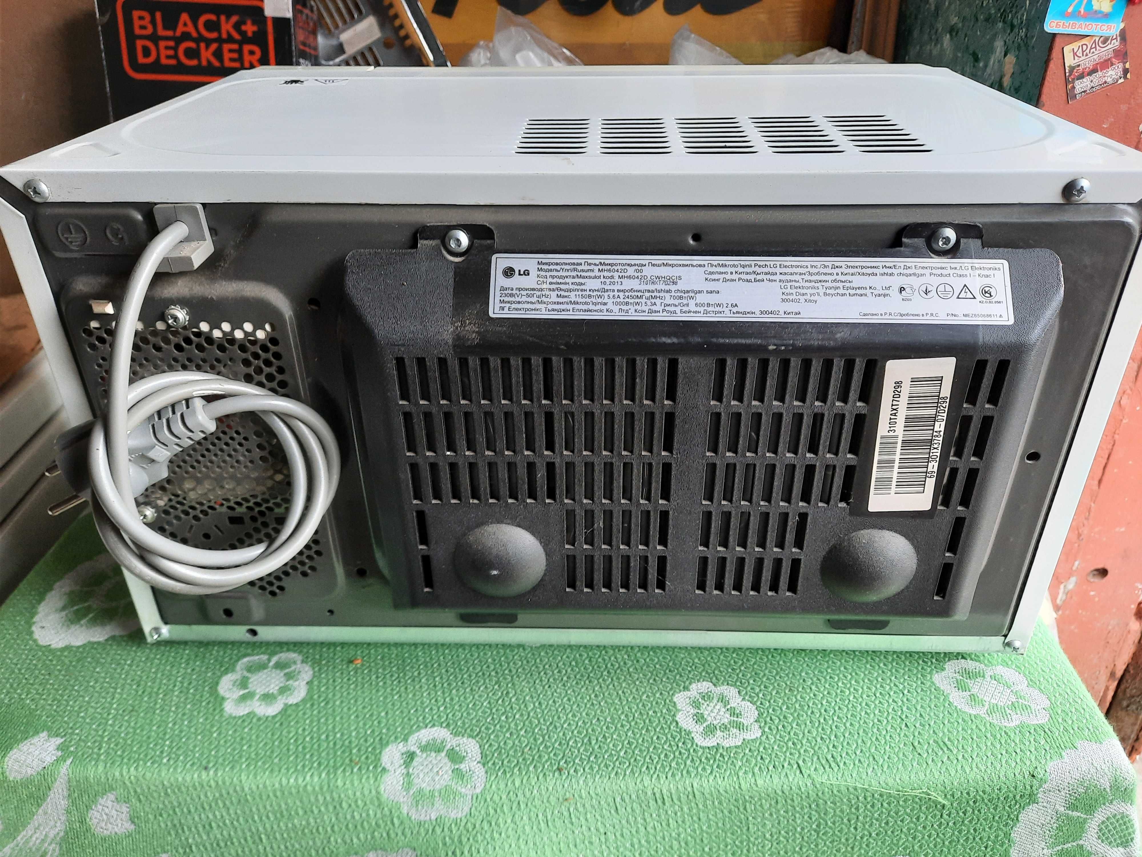 Микроволновка LG  MH6042D.