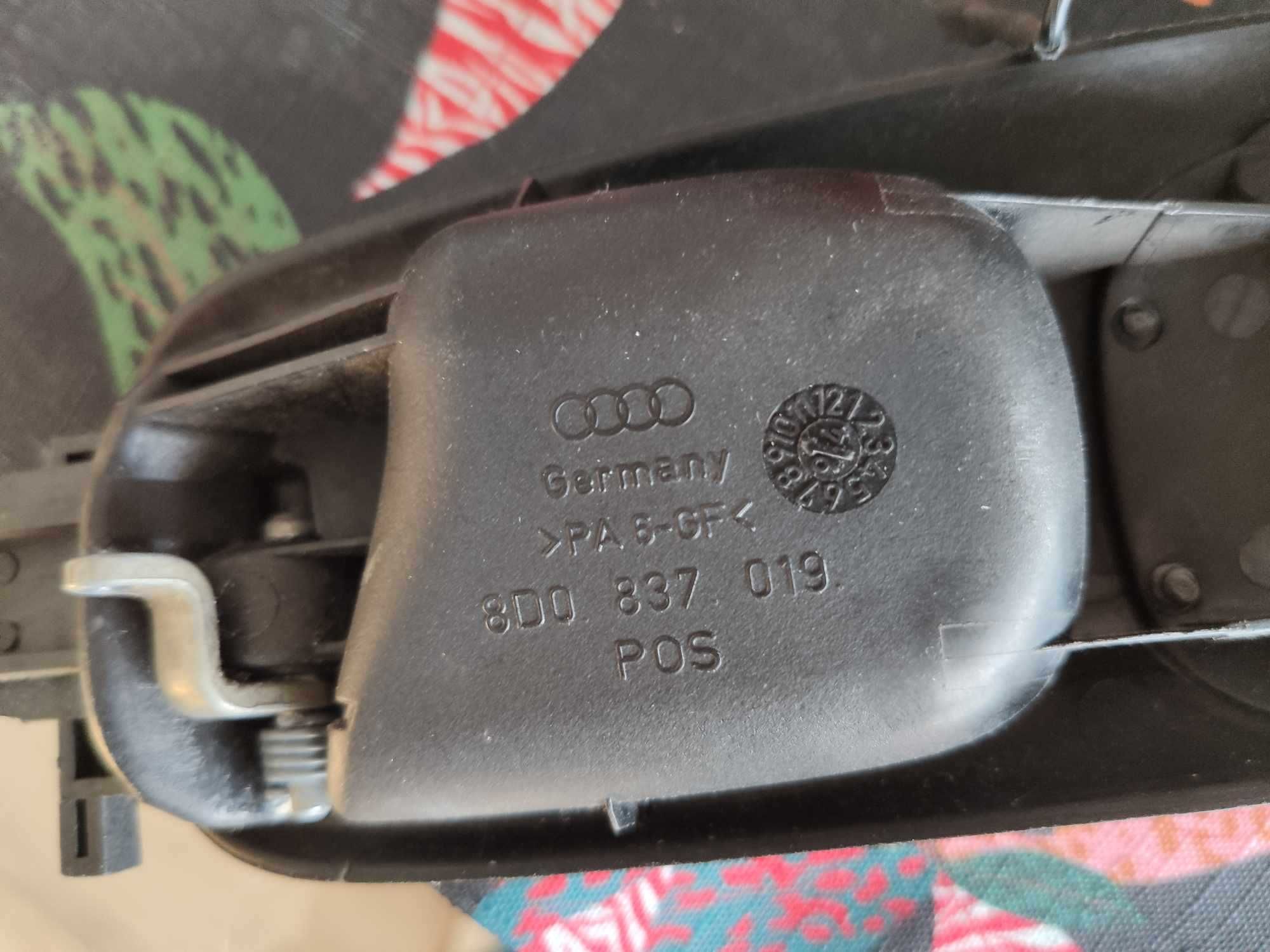 Klamki Audi A4 B5 1999 razem z głośnikami