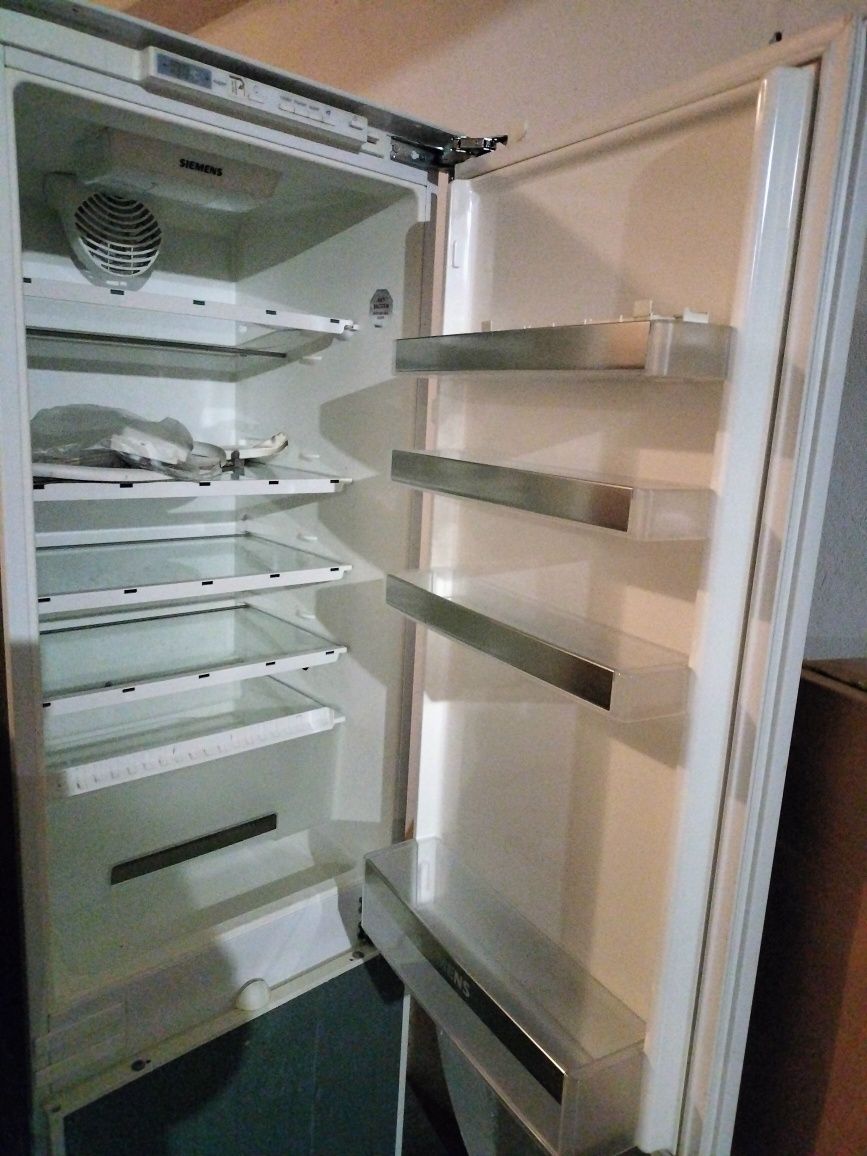 Frigorífico combinado de encastrar Siemens