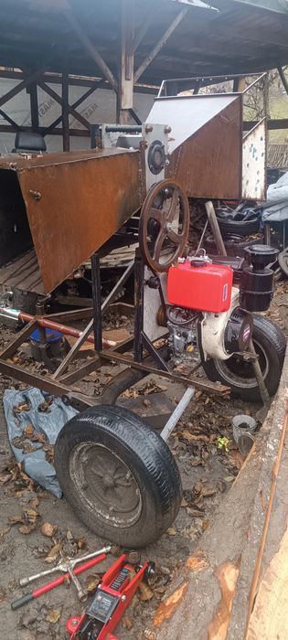 Продам подрібнювач гілок мотор дизельний 15 кінських сил