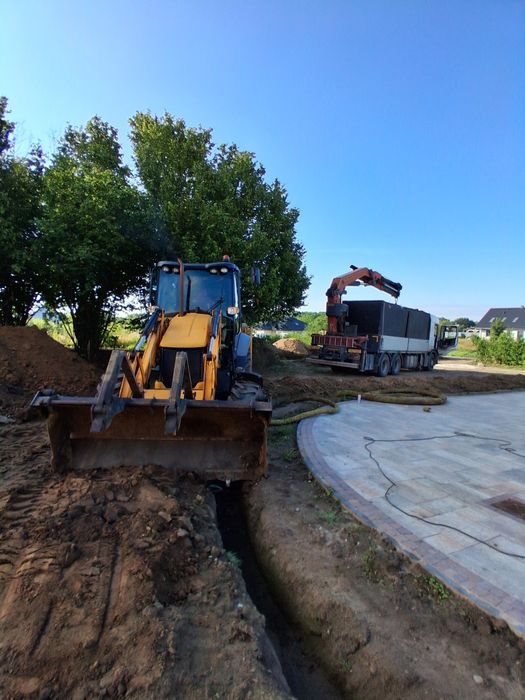 Odwodnienia terenu • Drenaże • Montaż zbiorników • Prace koparką
Rozwi