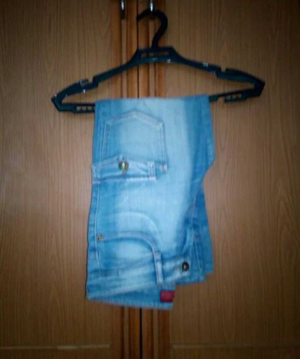 Продам джинсы капри