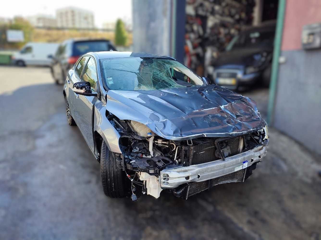 Volvo V40 D2 de 2017 REF Motor - D4204T8 REF Cx - M66 / M76