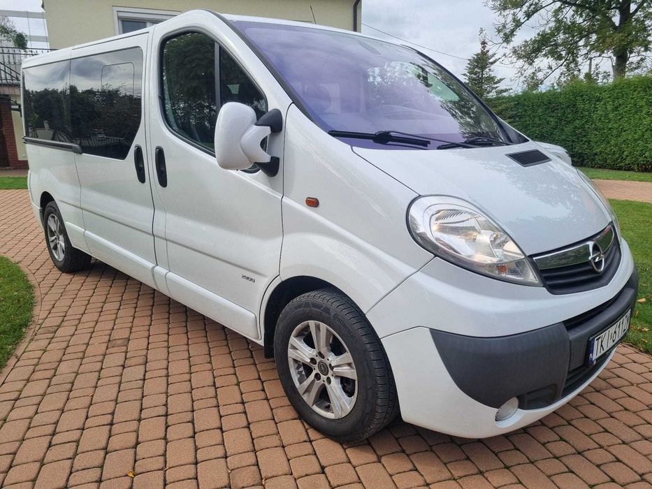 Wynajem busa 8 osobowego, Opel Vivaro long
