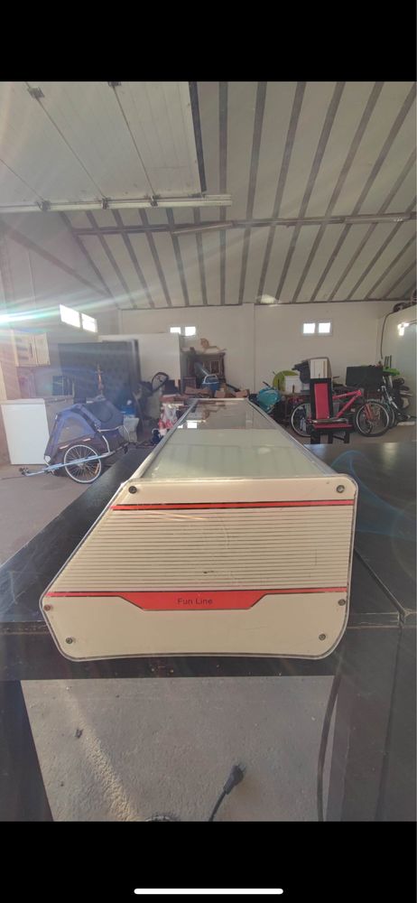 Vitrine com motor de frio