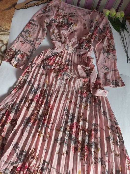 Довга рожева сукня в квіти 48 розмір