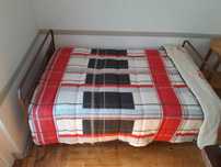 Cama de viúva em bom estado