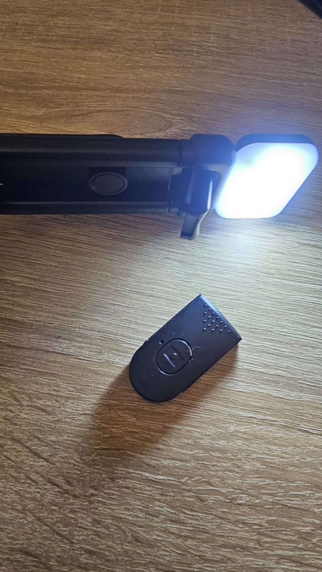 Selfie stick com comando e flash NOVO