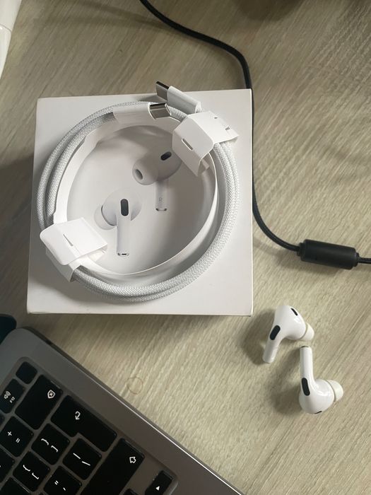 Airpods 2 PRO, same słuchawki