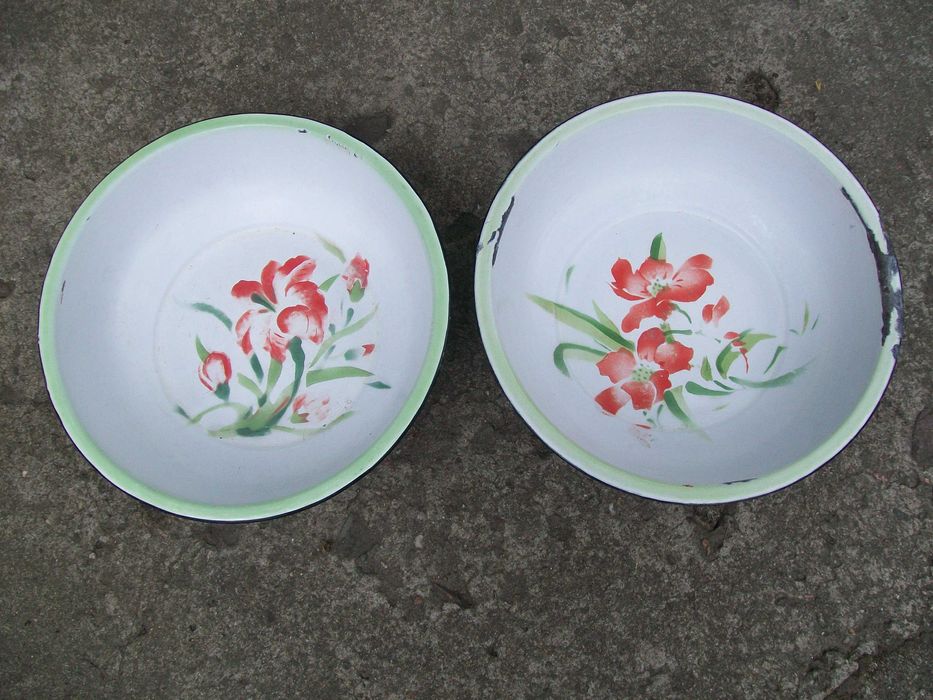 Zabytkowa emalia Koreańska z Prl-u.