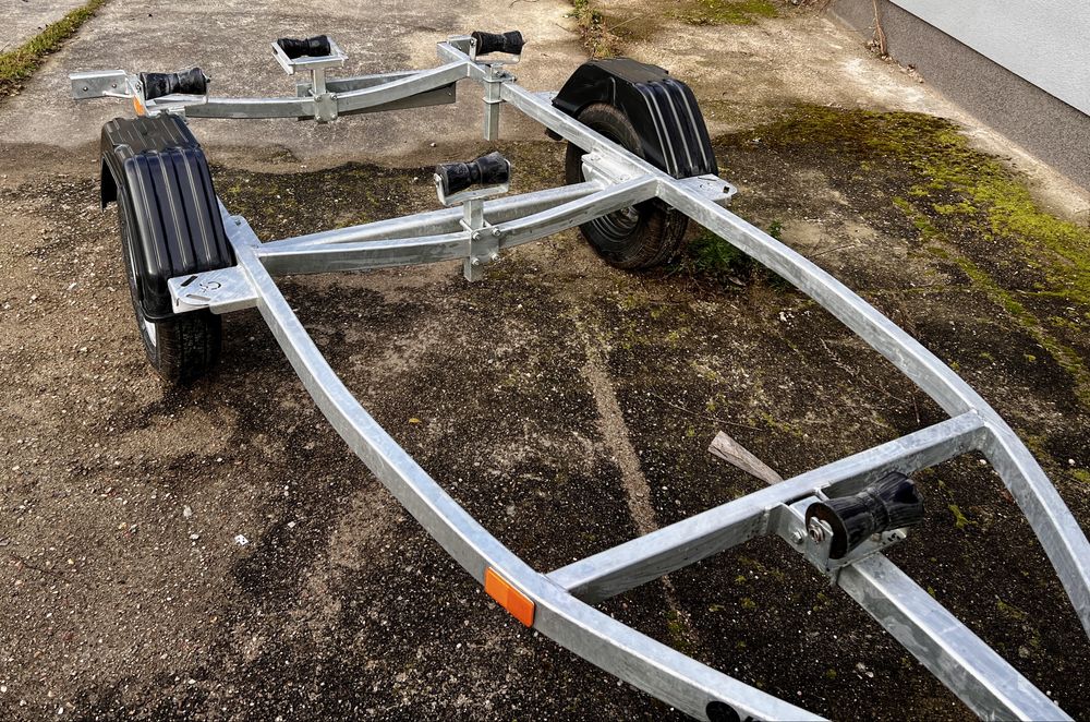 NOWA Przyczepa Podłodziowa Uchylna Ocynk LED Wciągarka