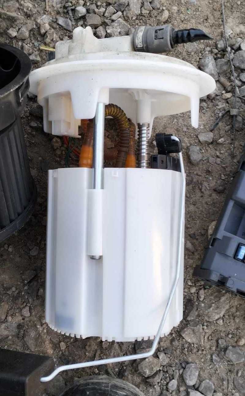 pompka paliwa pompa paliwowa w bak Peugeot 207