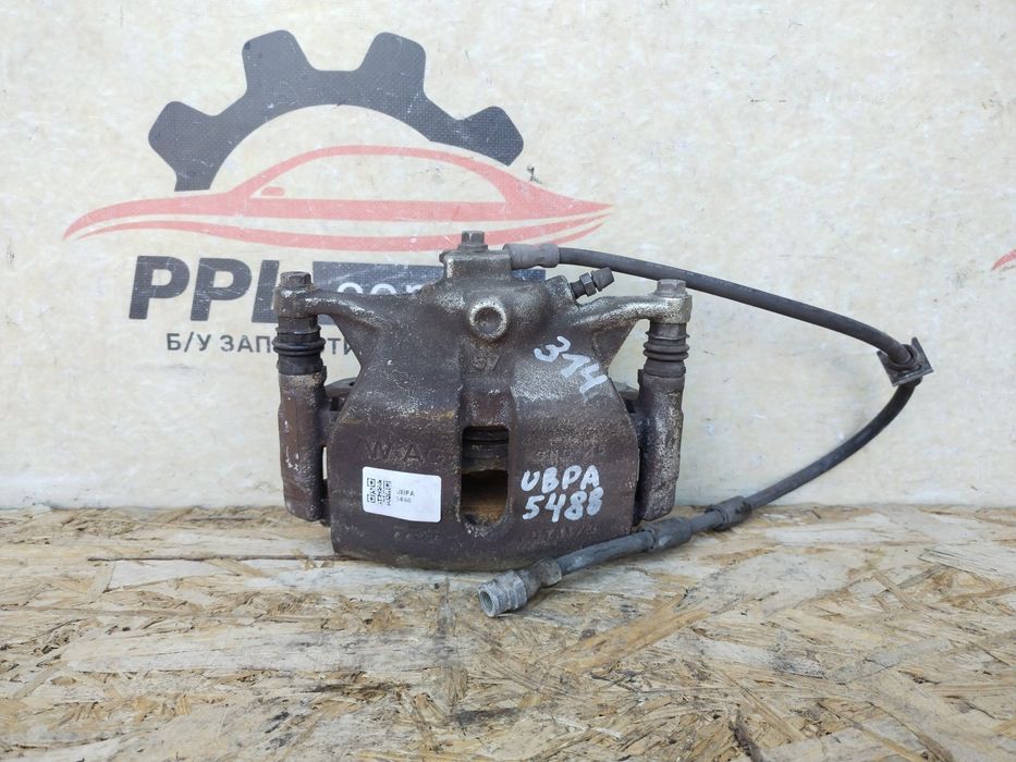 VW Golf VII 2012-2020 Суппорт передний левый шланг тормозной