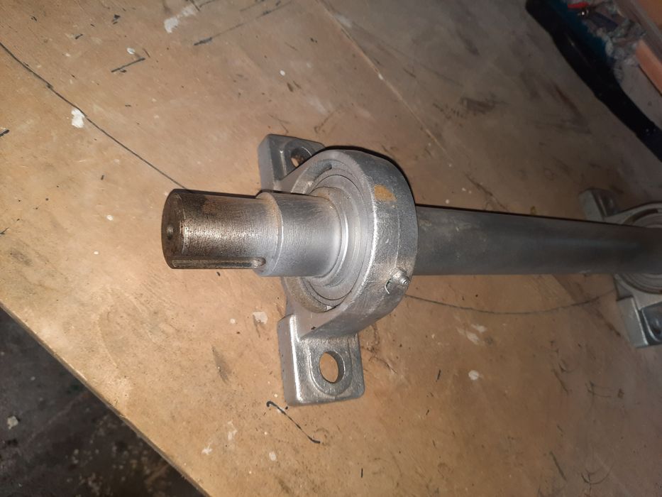 Wal maszynowy 100cm z łożyskami 55mm średnica