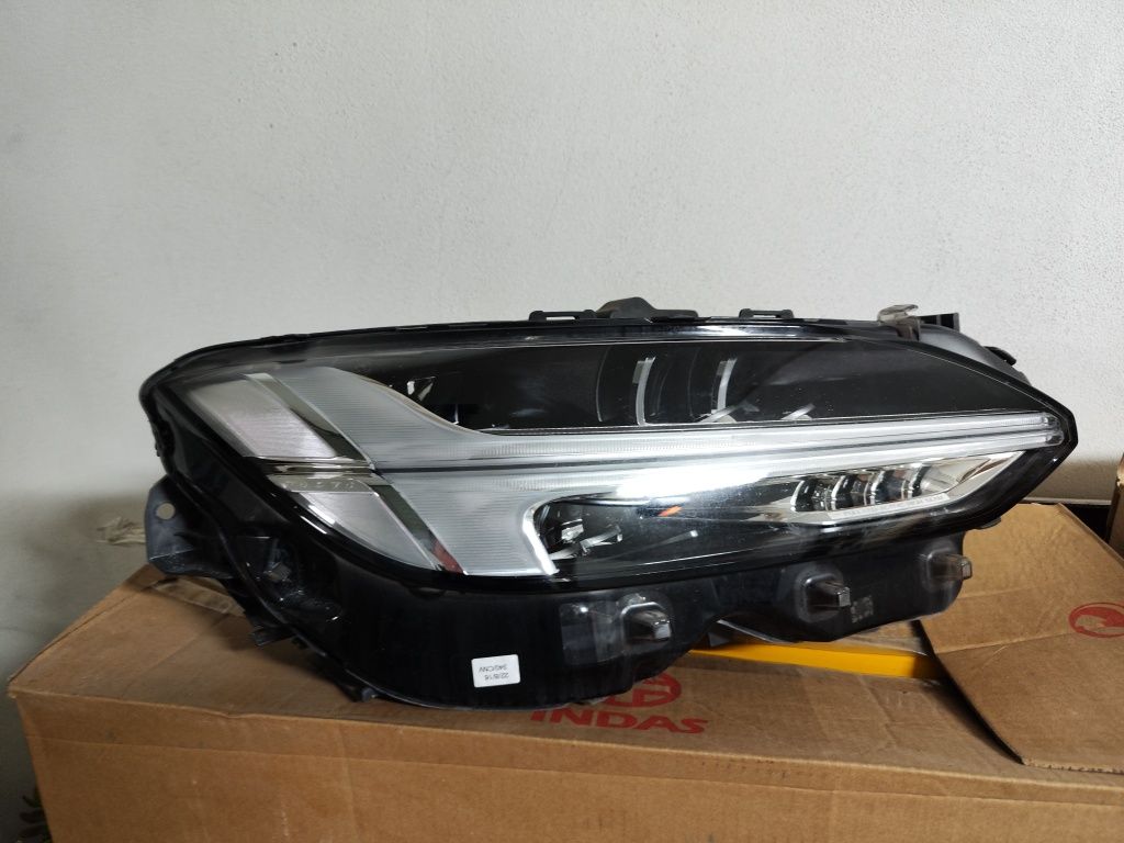 Ótica Volvo V90 Lado Direito