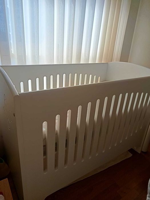 Linda cama de grandes como nova