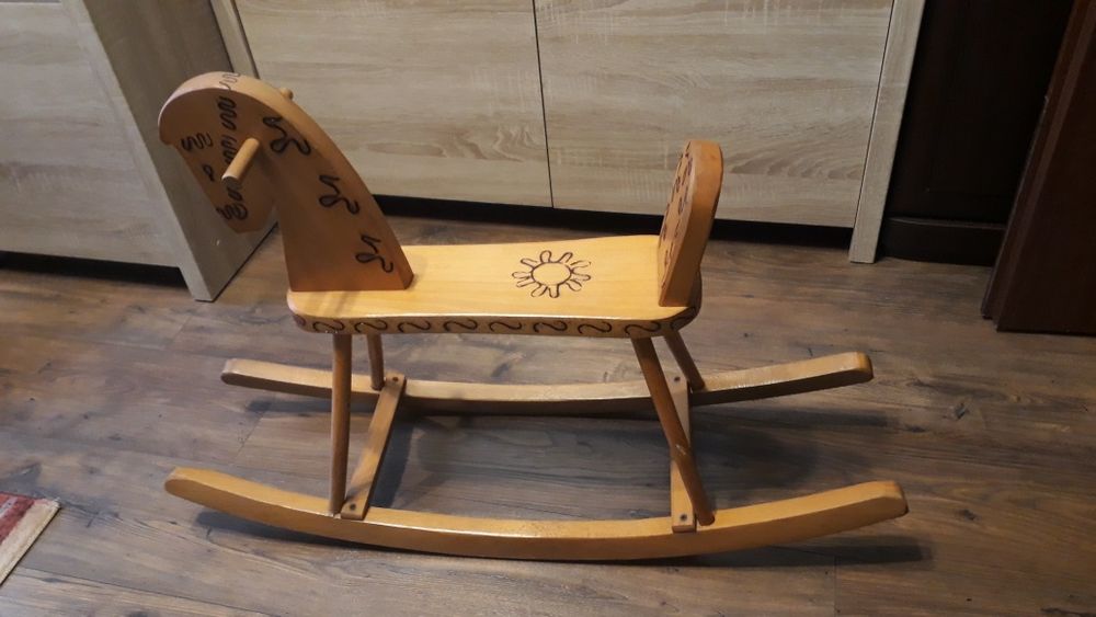 Koń konik na biegunach drewniany