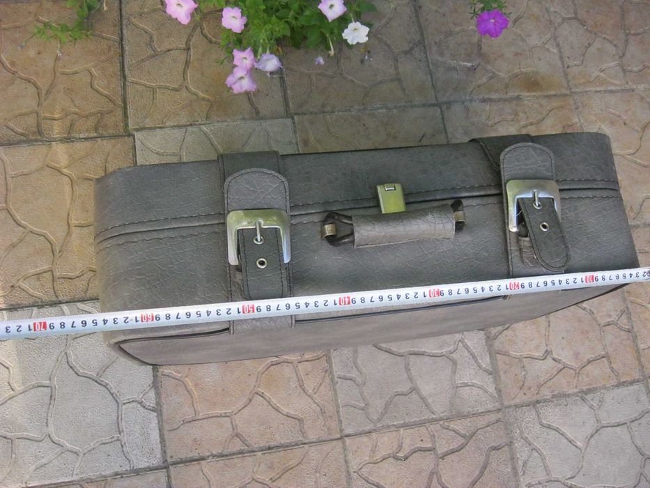 Продам чемодан на колесах