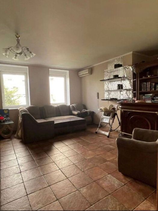 Продам 5-кімнатний будинок у центрі Дніпра з гаражем і ділянкою