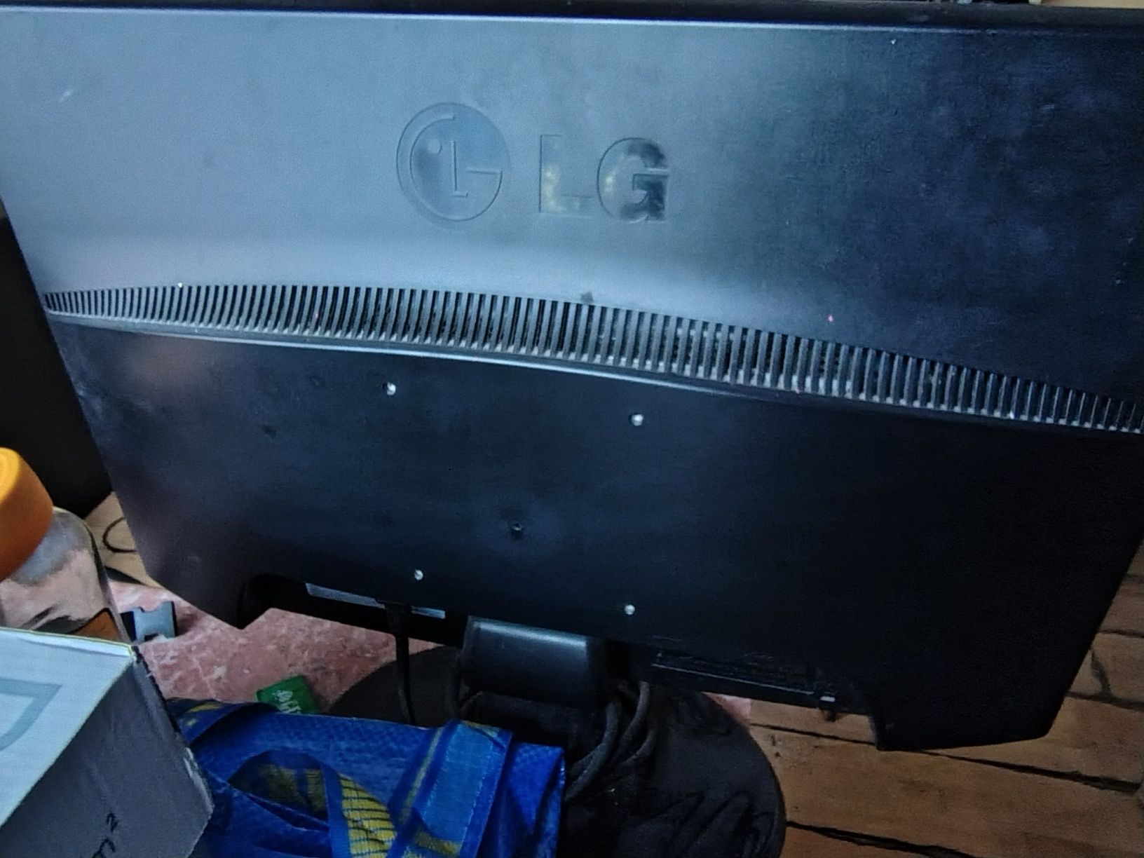 Monitor LG W2243S