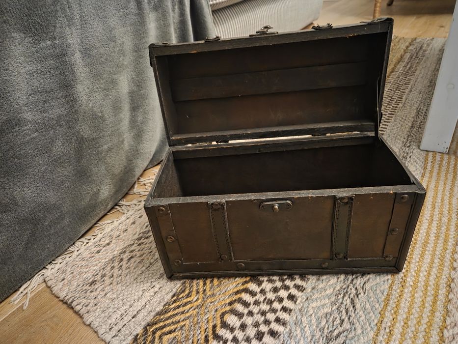 Retro drewniana skrzyneczka