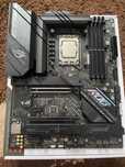 Материнська плата ASUS ROG STRIX B660-F GAMING і Intel Core i5-12600kf