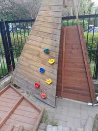 Drewniany plac zabaw zjeżdżalnia ścianka do wspinaczki domek