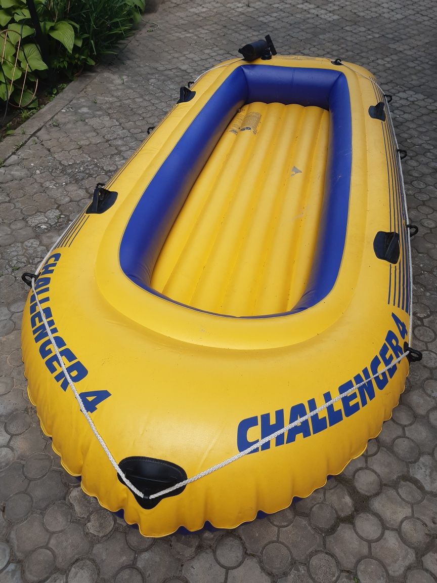 Надувна лодка Challenger 4