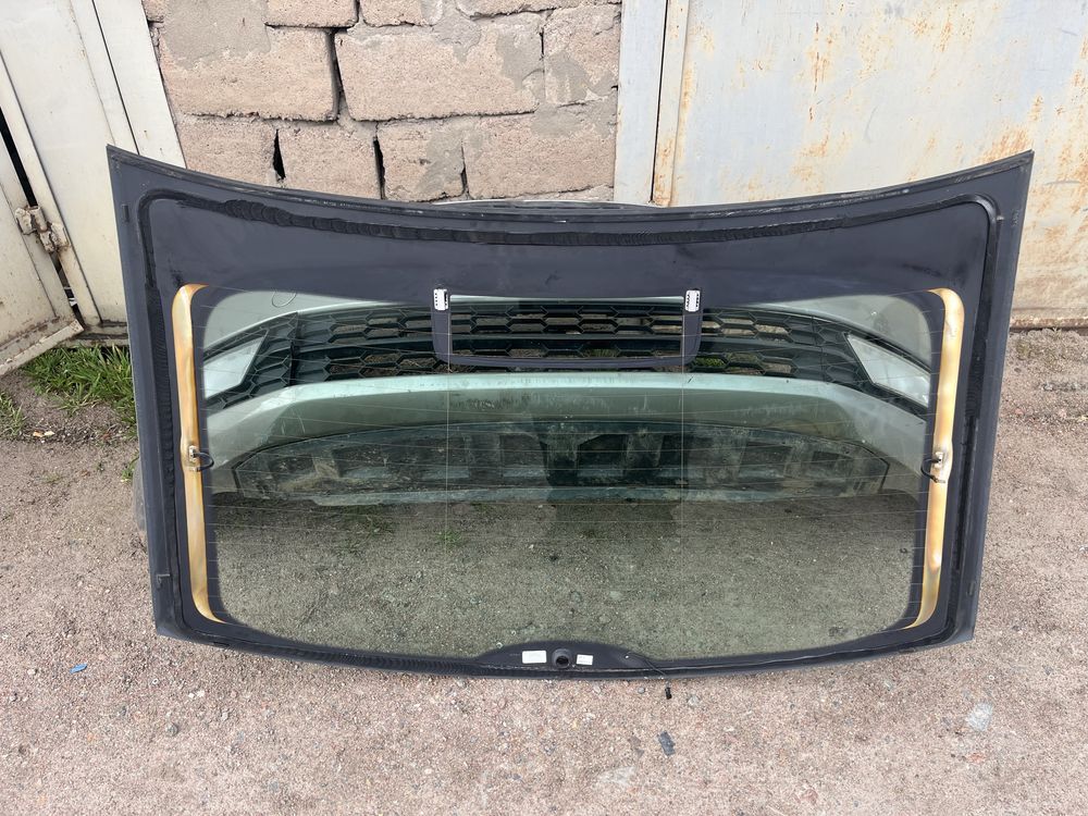 Скло Стекло багажника Skoda Rapid Seat Toledo 4