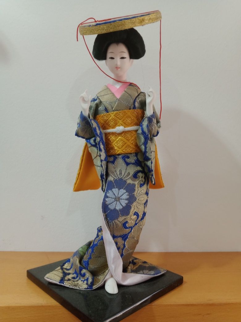 Decorações antigas em acrílico, porcelana e madeira