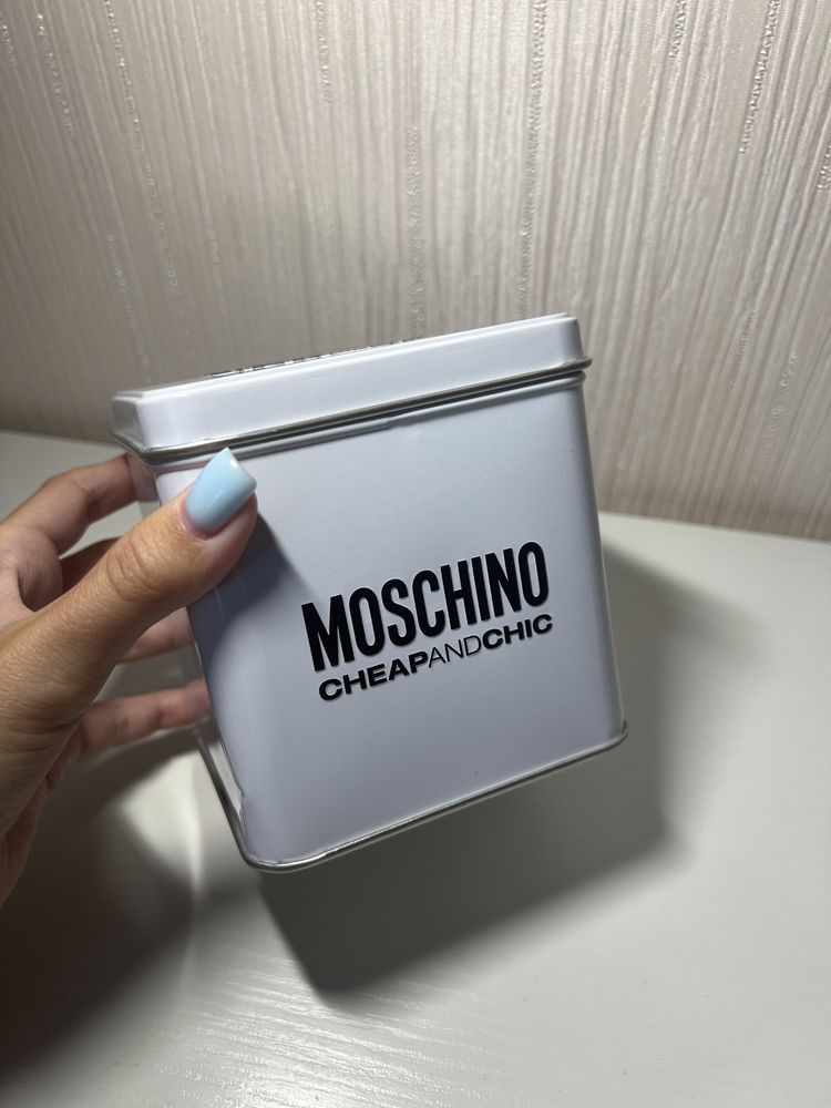 Годинник Moschino