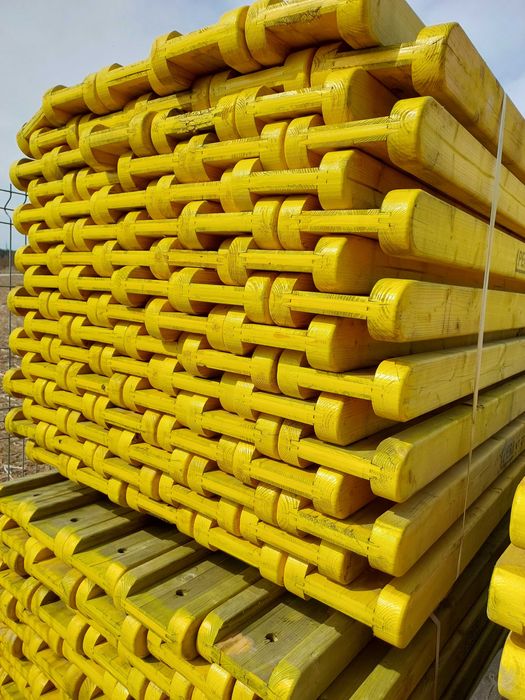 Stemple budowlane szalunki stropowe. Podpory metalowe głowice trojnogi