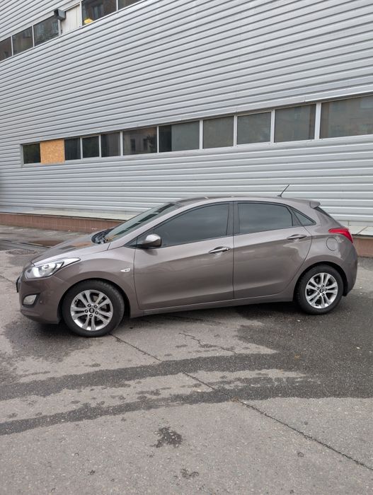 Терміново продам автомобіль Hyundai i30 1.4 2012 дизель механіка