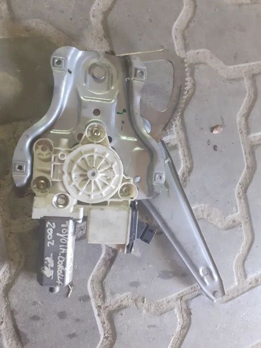 Elevador tras direito toyota corolla 2002