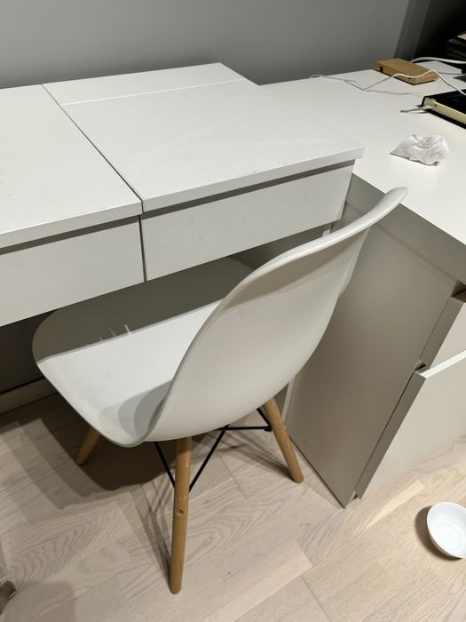 Туалетний стрлик Брімнес та стілець ІКЕА