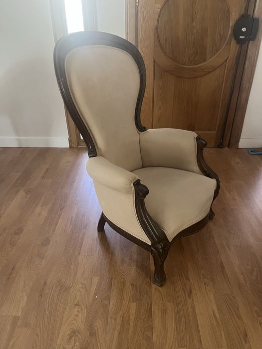 Cadeirao antigo em bom estado