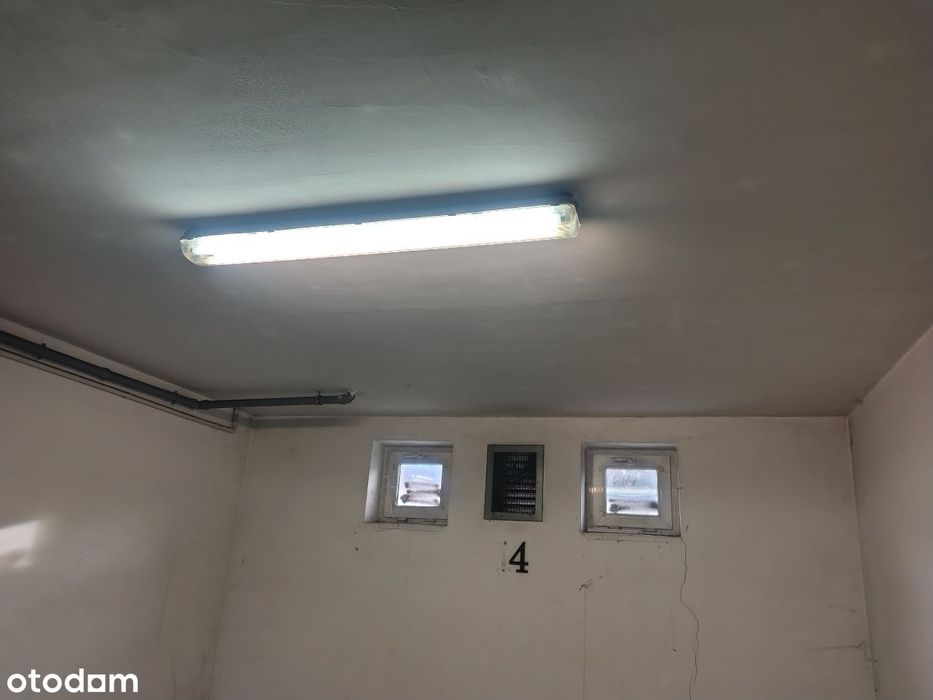 Duże miejsce garażowe 23,3m2