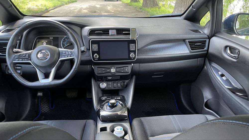 Продам Nissan Leaf