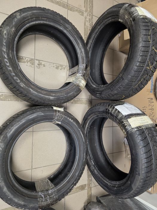 Opony Zimowe Pirelli SottoZero Serie 3 245/50 R19

Czytaj więcej: http