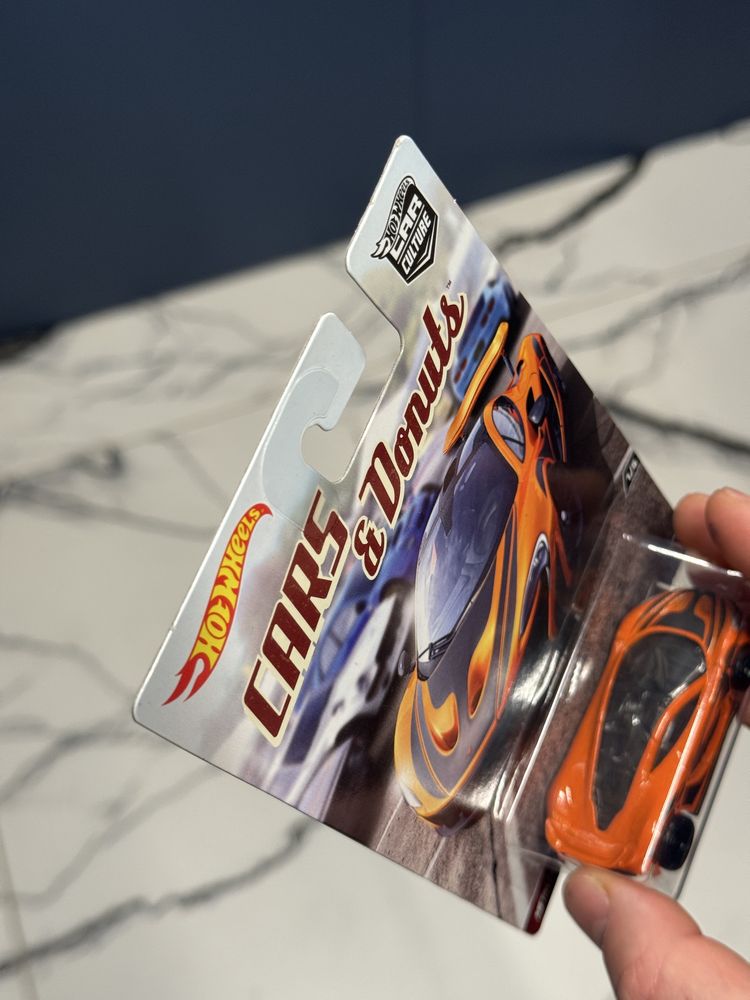 Hot Wheels Premium Cars & Donuts McLaren P1