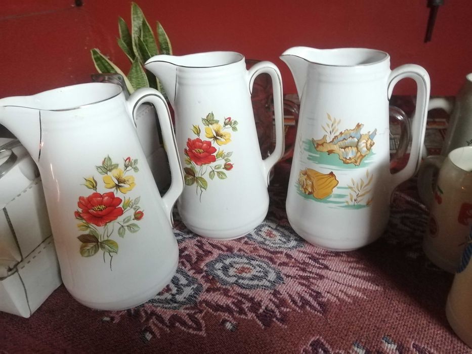 canecas  e pratos antigas