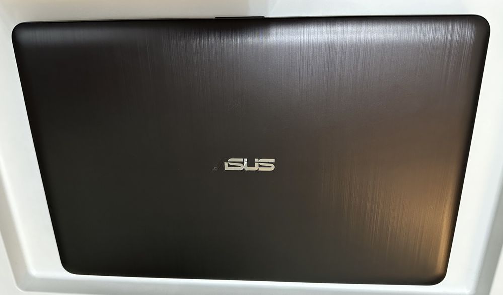 Laptop ASUS R541U