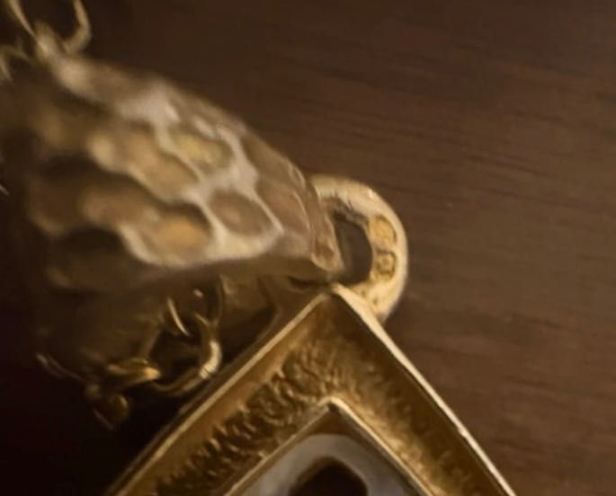 Medalha em prata dourada e madrepérola