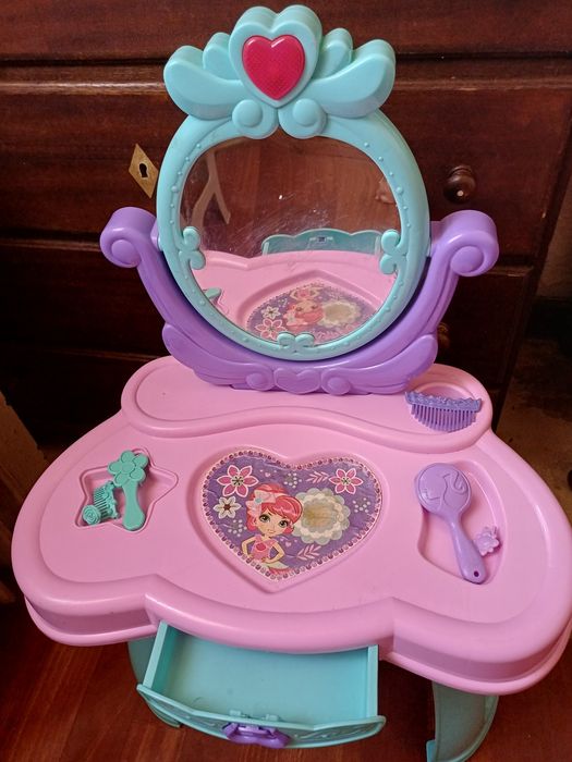 Conjunto de toucador e boneca Elsa