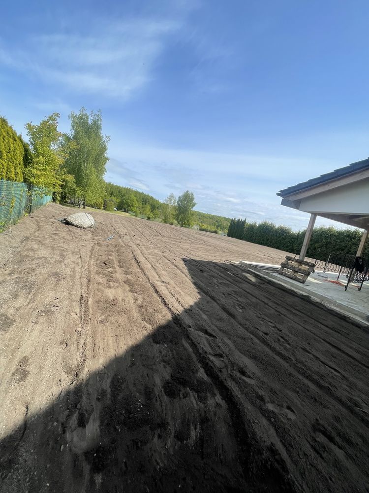 trawa z rolki, siew, ogrodnictwo , ogrodnik, prace ogrodowe, inne