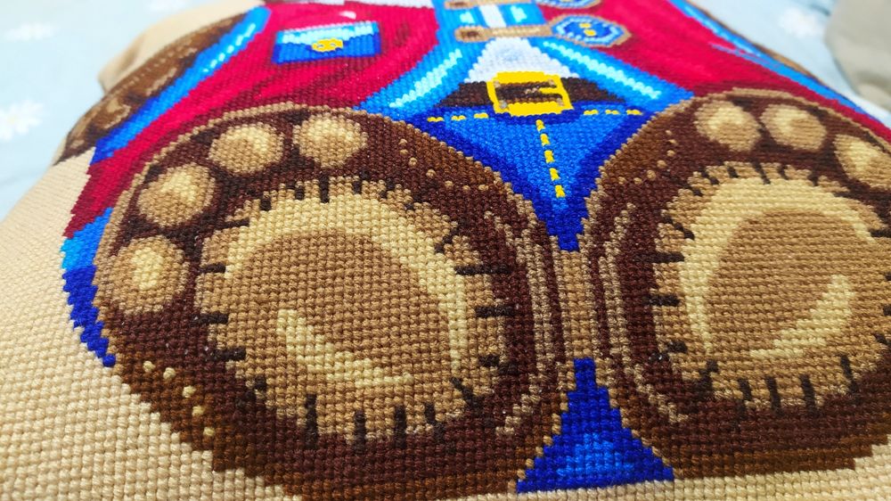 Подушка "Мишка" декоративная вышивка крестом РУЧНАЯ РАБОТА